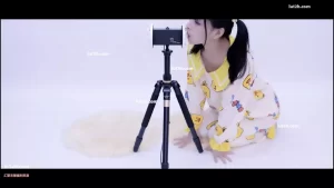 晓团队晓美油管会员asmr舔耳助眠福利，清纯小姐姐吃耳朵口腔音