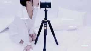 晓团队晓美会员asmr舔耳助眠福利，白色衬衣吃耳朵