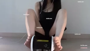 yuuu patreon付费asmr助眠福利，美脚按摩耳朵哄睡