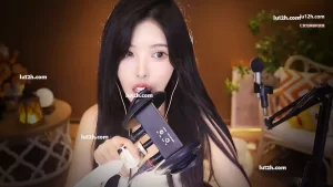 恩七不甜油管会员asmr口腔音助眠浮力，女神吃棉花糖3D环绕哄睡