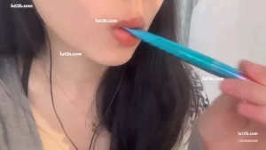 小泡小泡付费asmr口腔音助眠在线福利资源，超舒服的吮吸声哄睡