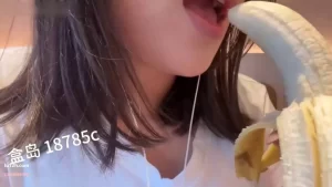 b站xixi刚睡着盒岛付费吃香蕉助眠，asmr口腔音哄睡资源