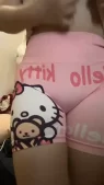 槑十三(小也睡不醒)粉色hello Kitty平角裤asmr摩擦助眠